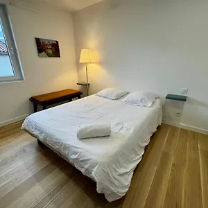 Séjour chez l'habitant Privee Climatisee Avec Salle De Bains Partagee-le Sapin, Genay (Rhone)
